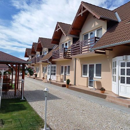 Petrovics Apartmanhaz 1 Buk Exterior photo