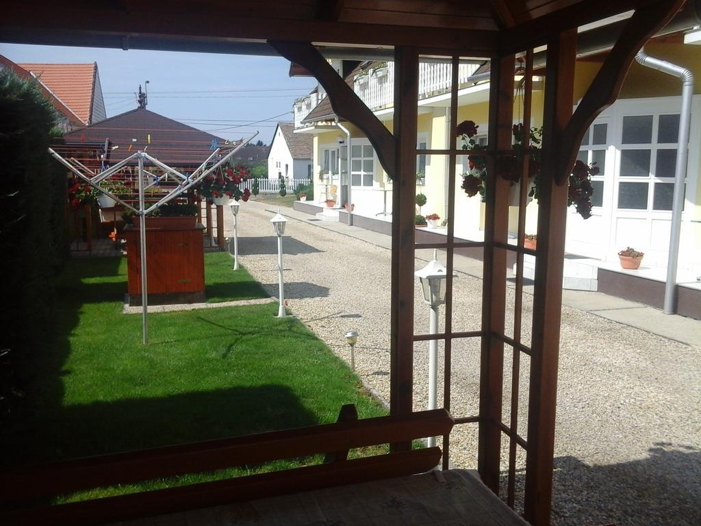 Petrovics Apartmanhaz 1 Buk Exterior photo